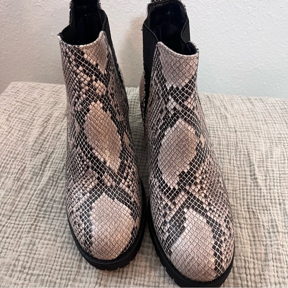 MIA Jody Snakeskin Lug Sole Booties size 8 Women’s Brand New- No Box - Picture 8 of 13